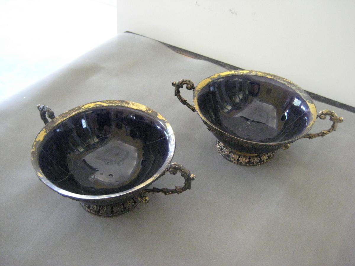 Porcelain bowl (1 ofa pair)