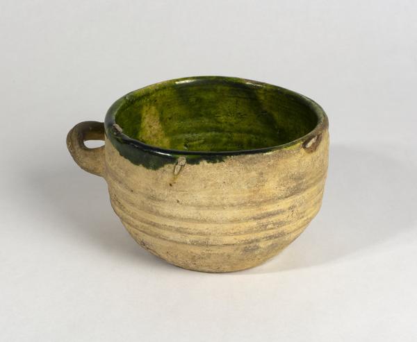 Ring-handled pot