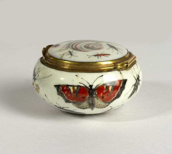 Porcelain snuff-box