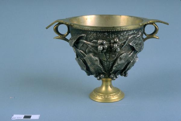 Urn (reproduction Roman style)