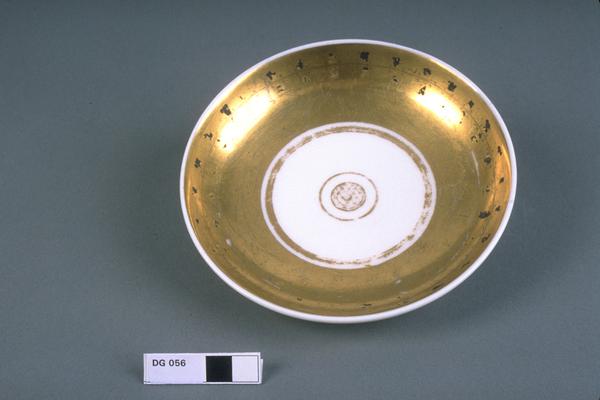 Gilded porcelain dish