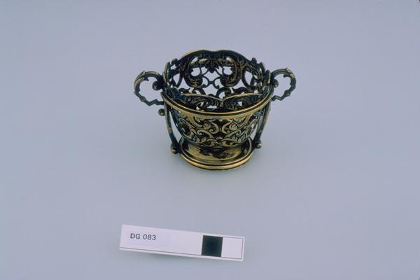 Breakfast-cup with stand