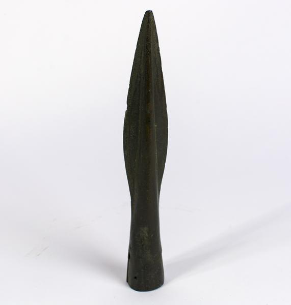 Leaf-shaped spearhead