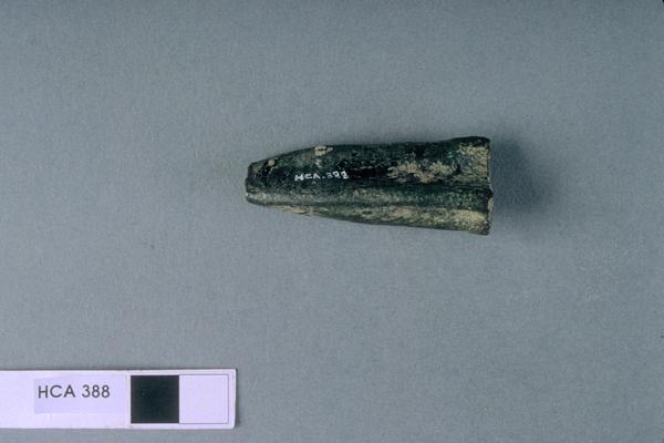 Unidentified (fragments, of weapon or tool ?)