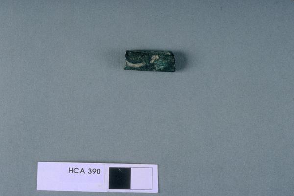 Unidentified (fragments, of weapon or tool ?)