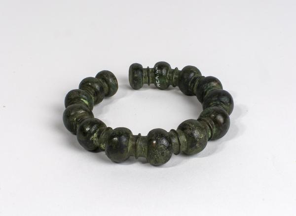 Knobbed bronze armlet