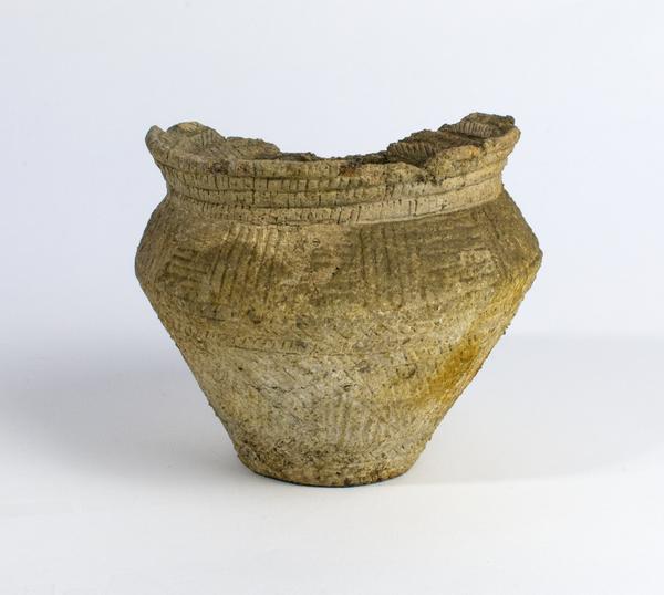 Bronze Age Incised-groove vase or food vessel