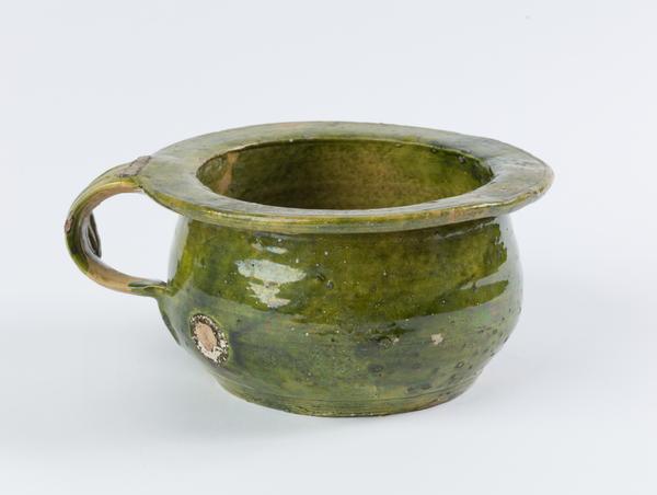 Pottery chamber-pot