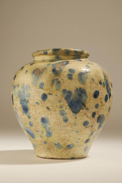 Earthenware pot