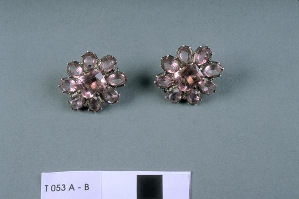 Earring (1 of a pair)